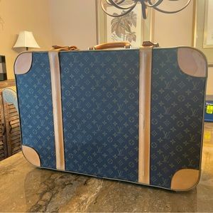 RARE Vintage Louie Vuitton Suitcase Great Condition!